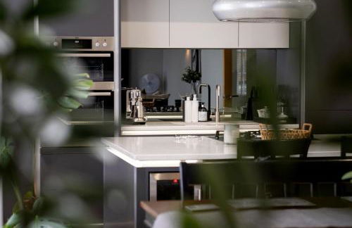 Stylish Central Apartment with Parking & Lift - Foto 17