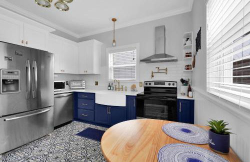 Hot tub- 80's Arcade- Pool table- Historic Downtown- 7 car parking - Foto 27