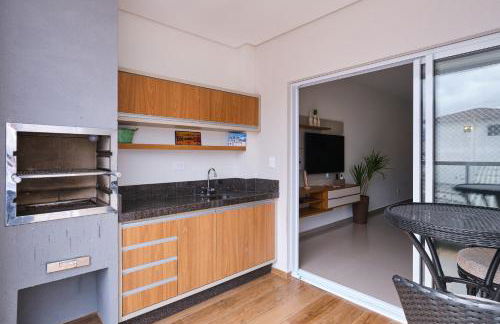 2 QUARTOS com Churrasqueira na Varanda, Piscina, Garagem interna, WiFi 500mbps, Ar Condicionado e Telas de Proteção - Foto 4