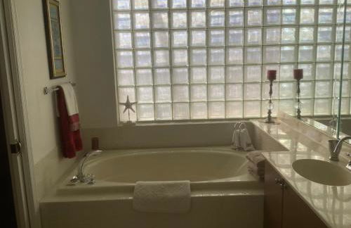 Beautiful furnished 3 BR home, pool, clubhouse access - if interested, please provide your name, contact info - Photo 24