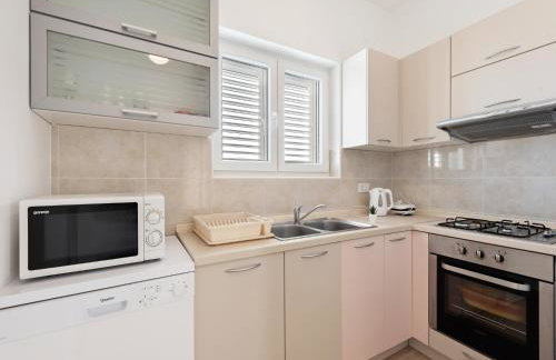 Simplistic Apartment in Neviđane near Sea Beach - Foto 6