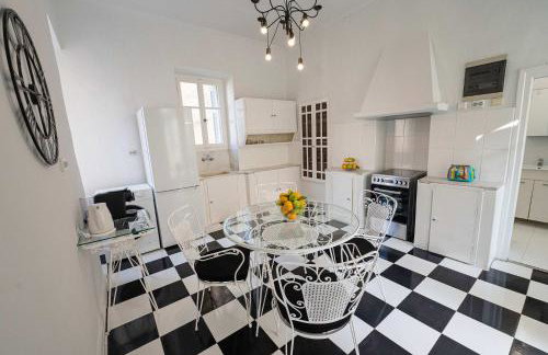 Poros Chic Seaside Neo-Classical Apartment with Terrace - Foto 16