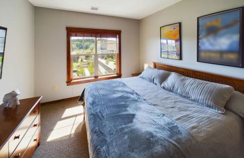 Soaring Eagle Ski-in - Ski-out Condo with Hot Tubs - Foto 9