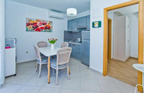 Luxurious Apartments Maslina with Beach - Photo 51