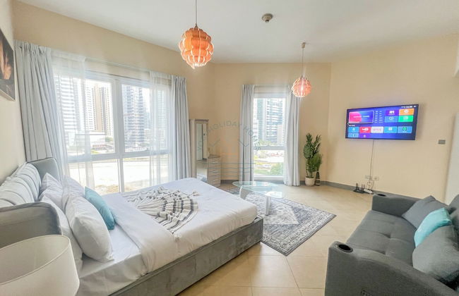 Snug Studio With City Views, Perfect For Couples - Photo 8