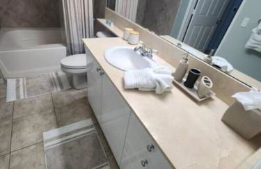 Turnkey Tranquility with Marina & Intercoastal views - Foto 6