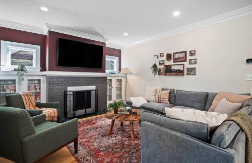 Spacious 4BR in Kamms Corners Cleveland - Game Room - Sleeps 9 - Foto 10