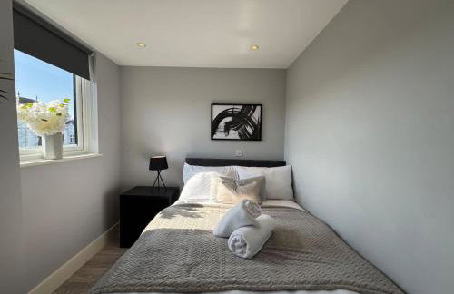 2BDR Flat By Charles Richardson ltd Short Term Lets Couldson Perfect For Insurance Stays - Foto 16