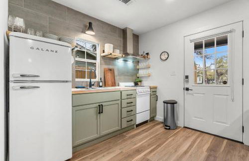 NEW! The Yellow Door- Downtown Wimberley w/ River Access - Foto 7