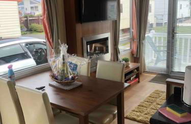 Two x 6 Berth static caravan on Lyons Robin Hood Rhyl North wales - Photo 14