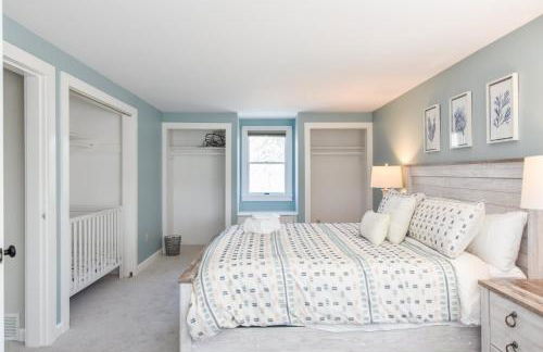 Beautiful Home Close to Ponds and Beach - Photo 13