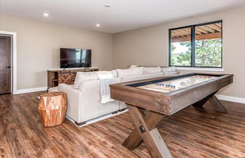 Hot Tub and Scenic Views at The Bailey Lodge - Foto 33