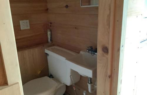 Lakeside Tiny Cozy Retreat - Photo 7