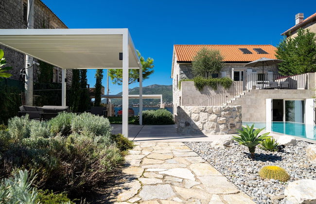 Villa Lastva is a Five Star Seafront Luxury Villa With Privite Pool - Foto 54
