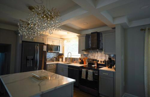 Modern Luxe Retreat -Heart of Chesterfield - Foto 44