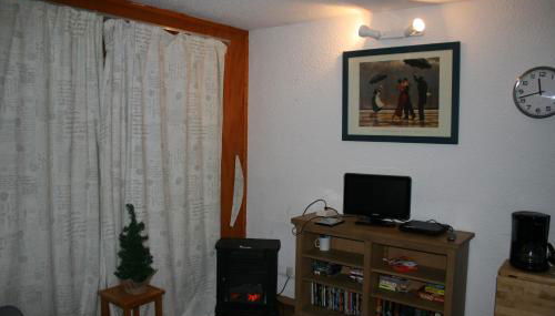 Ski in and Out 2-Bed Apartment in Meribel - Foto 4