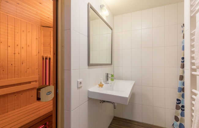 Luxurious Detached Villa With Washer, in De Maasduinen Area - Photo 6