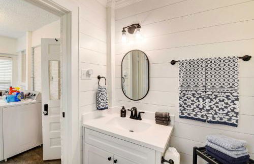 2 Mi to Magnolia Mkt Cozy Retreat with Shared Yard - Foto 11