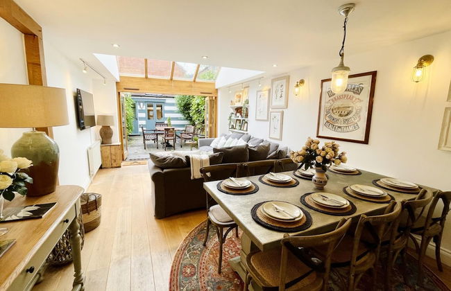 Dolls House - Luxury Townhouse - From 400 Per Night - Photo 40