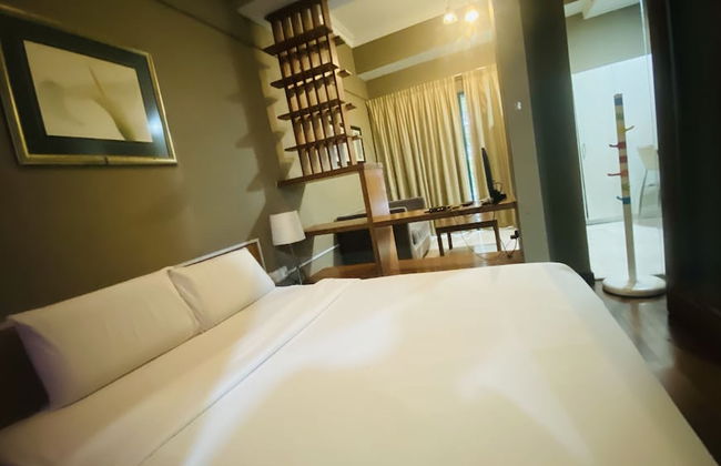 Peninsula Residents All Suite - Photo 10