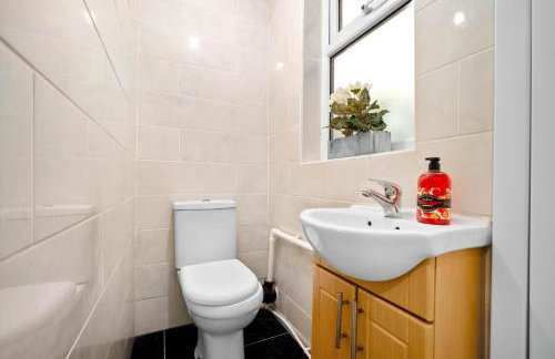 Harborne House, Perfect for Contractors & Families, sleeps 8 - Photo 16