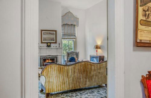 The Manor - Historic Mansion, Wifi, Covered Porch, Screen Porch, King Bed, Walk to Spas, Shops & Restaurants - Foto 80