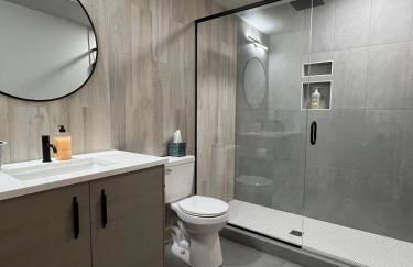 LUXE Hyak Retreat with Sauna, Hot Tub, Game Room, 6BR - Foto 33