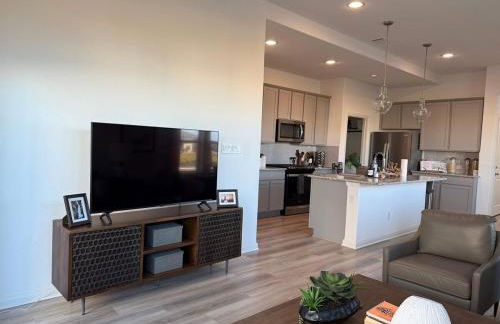 Spacious 4BR Oasis - Pool - Patio - 8 Min to Kalahari - Foto 5