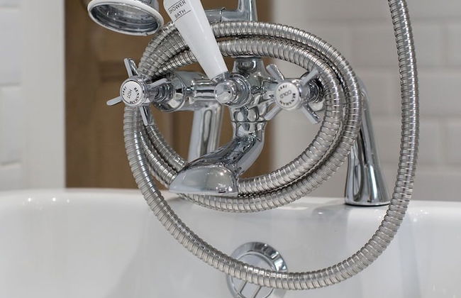 JOIVY Stunning 3 Bed Lodge With Gardens At Gilmerton House - Photo 30