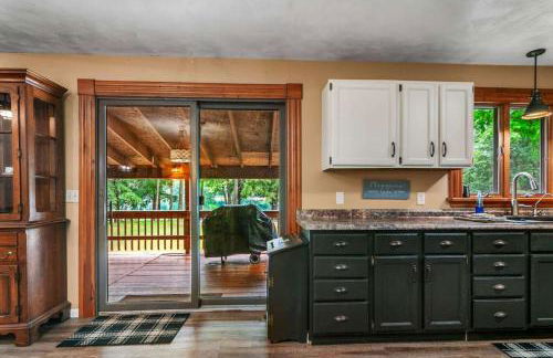 Lakeside Getaway includes Hot Tub pet friendly - Foto 12