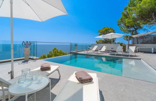 Can Ema, villa moderna con piscina frente al mar - Photo 45