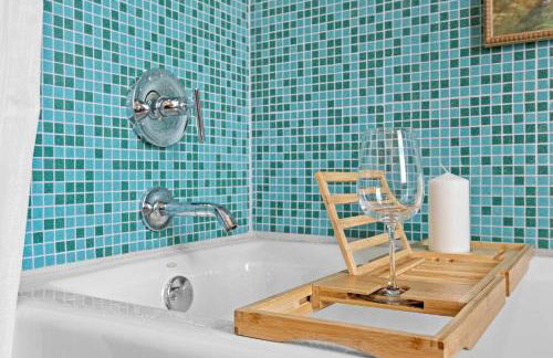 Exquisite Condo with Views in Trendy NuLu District - Foto 37