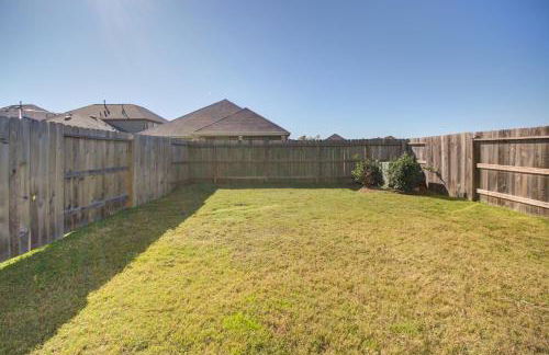 Meticulously-maintained 3-BR Townhouse w/ Backyard ~ Double-Story! - Foto 56