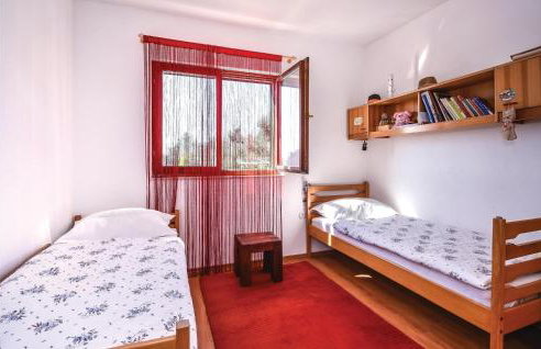 Two-Bedroom Apartment In Mravince - Photo 19