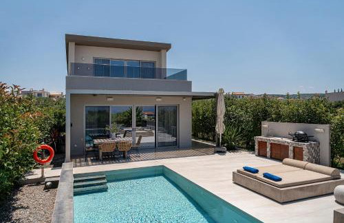 Fivi Villa, with Heated Pool & SeaViews, By ThinkVilla - Foto 13