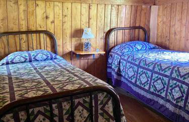 Waterfront Vacation Rental with Charming Wooden Interior near Mount Katahdin, Maine - Foto 9