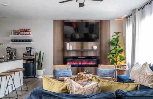 Modern Luxe 3B2B - Hot Tub - Game Room - EV Charger - Walk to Downtown LS - Foto 54