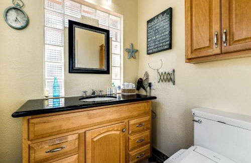 South Florida Spacious Oasis 4BR Retreat with 2 King Beds, Amazing Pool, near Beaches - Photo 64