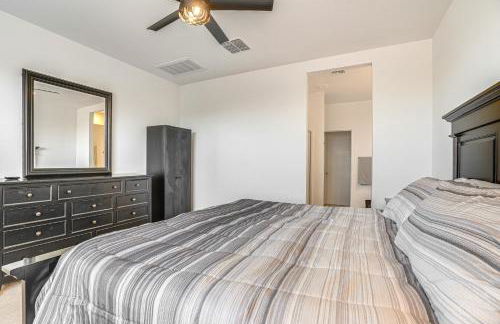 Near Parks and Golf Surprise Home with Pool Access! - Foto 13