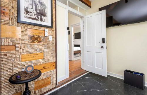 Romantic Historic Inn Suite with Mountain Views in Luray, Virginia - Foto 15