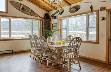 Mins to Hunter Mountain • Sleeps 36 • Pool Spa Games Bar Cozy Peaks Lodge by AvantStay - Foto 12