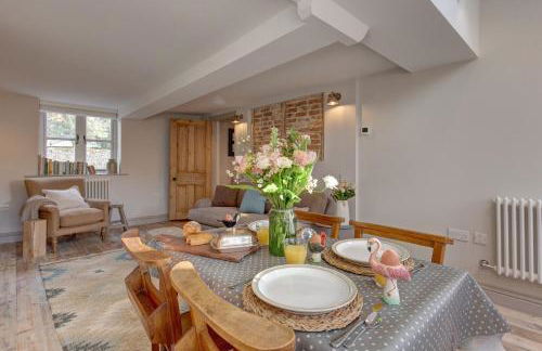 The Flints - Photo 5