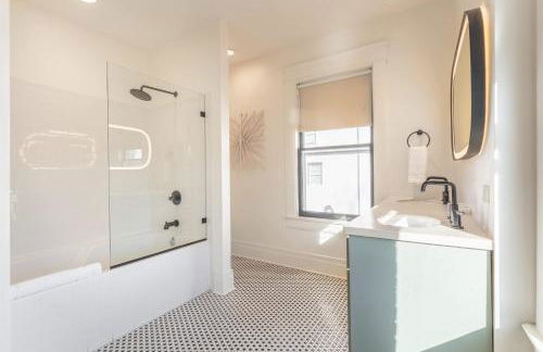 Notes of Southern Charm - Walkable to Food & Shops - Foto 44