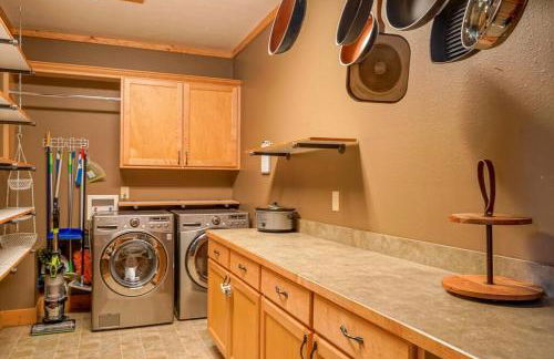 Serene Green - Views, Hot Tub, Skiing, Tubing, Gas Fireplace - Foto 16