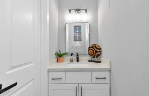 CAMP OUT - Big Backyard - 5mins To Downtown - Foto 24