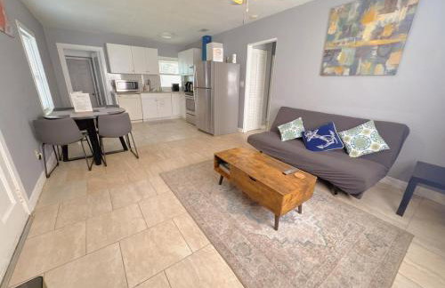 2 COZY BeDRooM WITH HUGE YARD - Photo 2