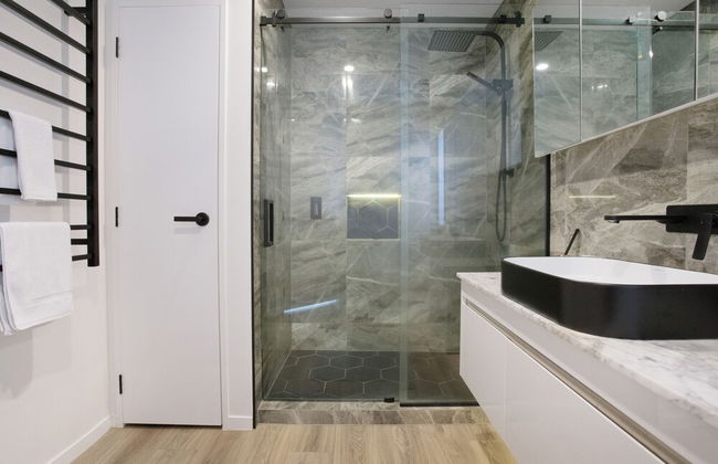 The Oasis Home with Hot Tub and Parking - Foto 25