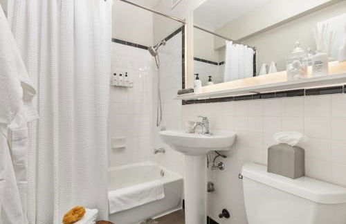 The Morgan - Refined 2BR King Suite with Free Parking - Foto 14