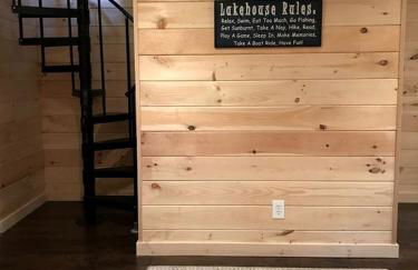 A-Frame Cabin Rental Set Alongside Sebago Lake on Frye Island, Maine - Foto 10