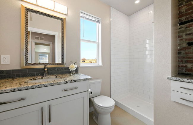 Bright and Stylish Home Great Central Location! - Foto 18